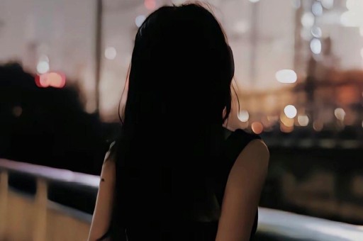 曝叶祖新恋情！带美女与友人聚餐拍打女友臀部很亲密早已同居