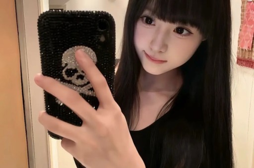 荣梓杉塌房出轨打人传私密照声明造假网友：他才19岁就烂了