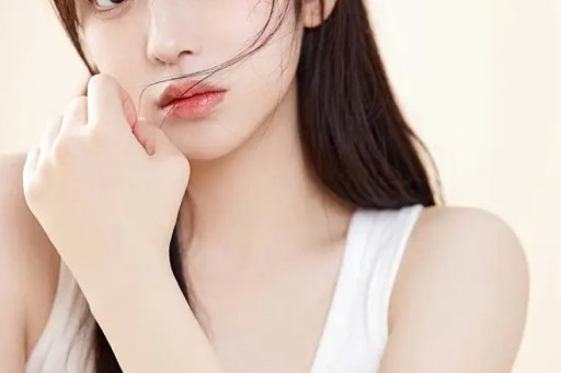 震碎三观!女教师在丈夫出差期间出轨微信聊天记录和照片被曝光 震碎三观!女教师在丈夫出差期间出轨微信聊天记录和照片被曝光